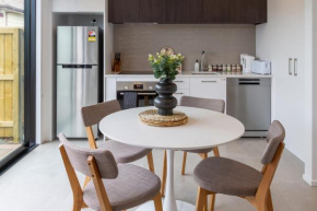 2BR Townhouse: Cosy, Close to City, Car Park